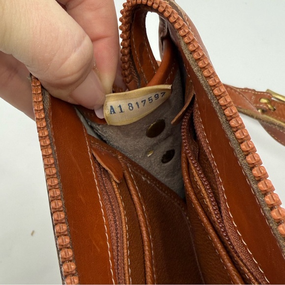 Vtg. Dooney and Bourke AWL crossbody - Picture 11 of 12